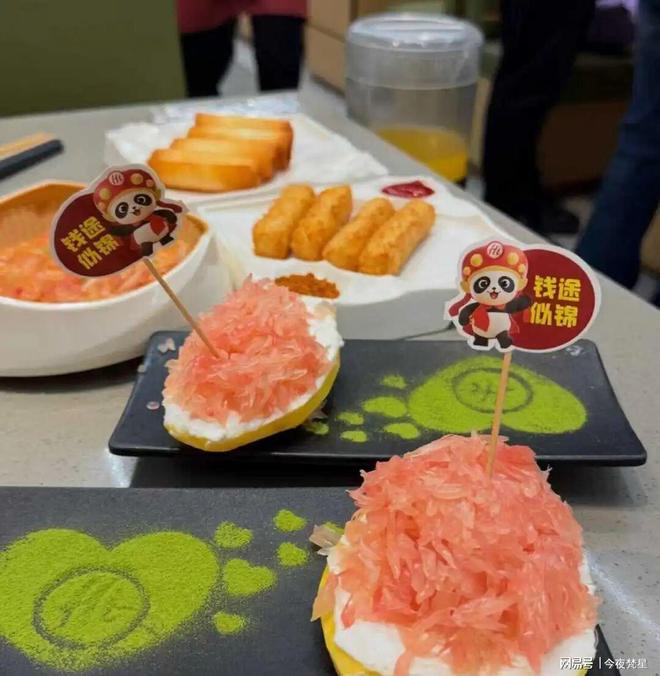 锅店狂送下午茶打工人实现“免费加餐”PG麻将胡了试玩小料台内卷大战！火(图7)